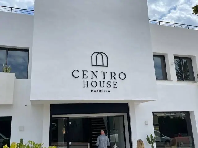 Fachadas y escaparates en San Pedro Alcántara - Rótulos Eco Print
